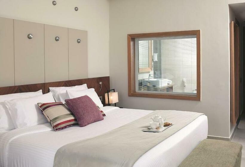 اتاق استاندارد با چشمانداز استخر, Coral Sea Imperial Coral Sea Sensatori