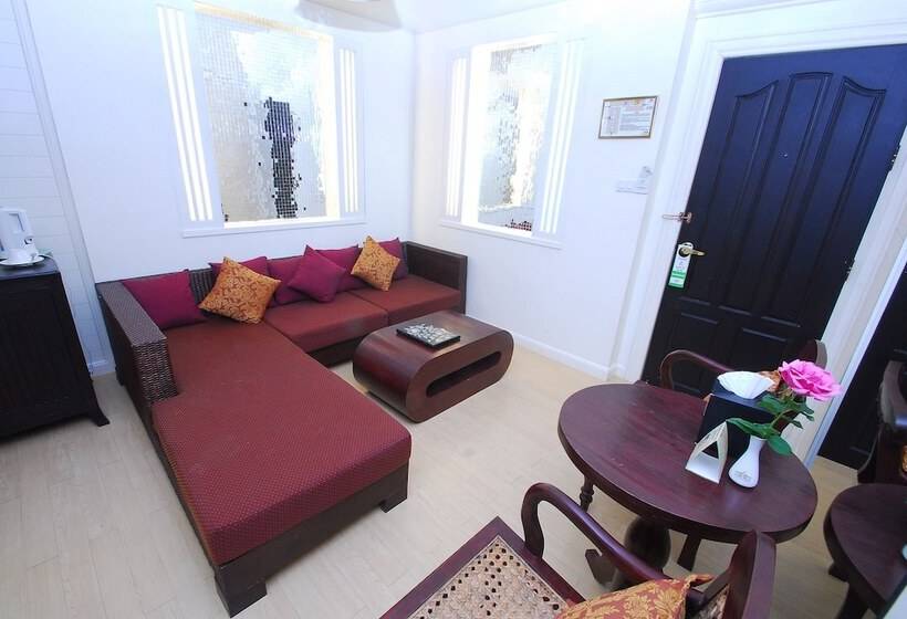 סוויטה, Chiangmai Gate