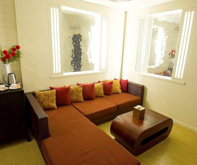 סוויטה, Chiangmai Gate