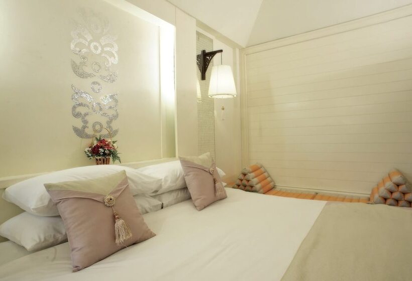 סוויטה, Chiangmai Gate