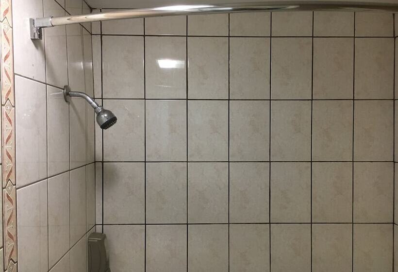 غرفه قياسيه سريرين مزدوجين, Del Amo Inn