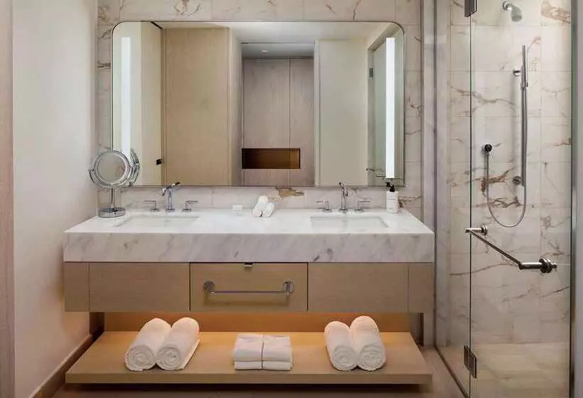 اتاق استاندارد با تخت بزرگ, Hilton Long Beach