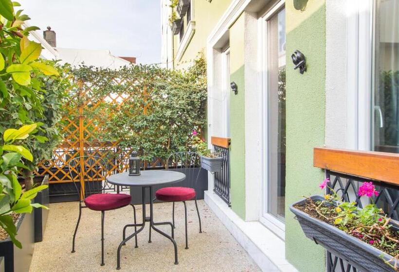 プレミアムルーム, Poem