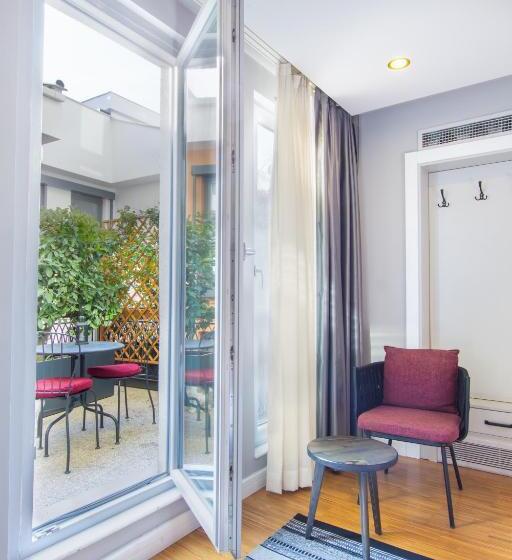 プレミアムルーム, Poem