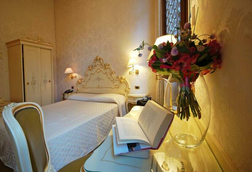 اتاق استاندارد سه نفره, Torino