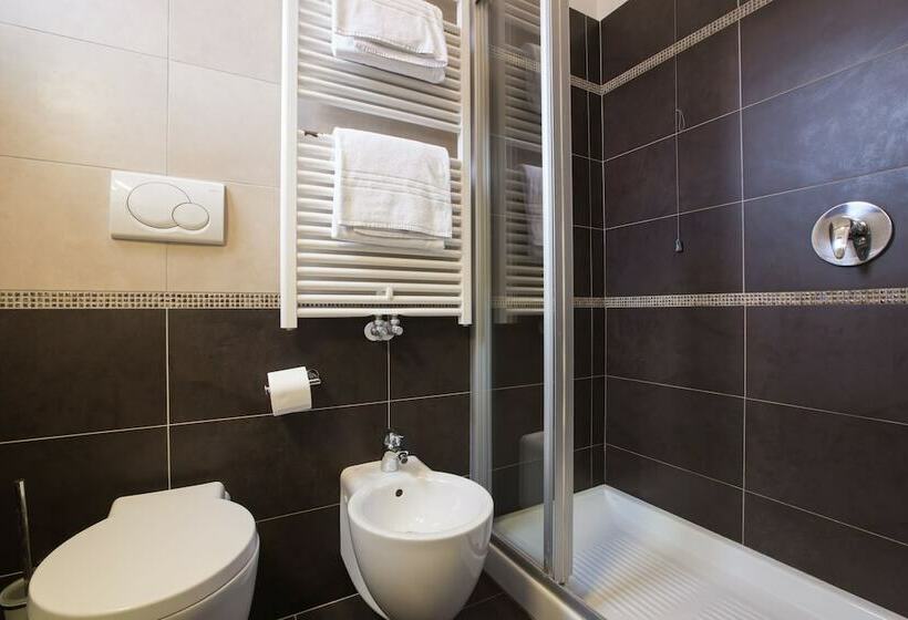 اتاق استاندارد سه نفره, Torino