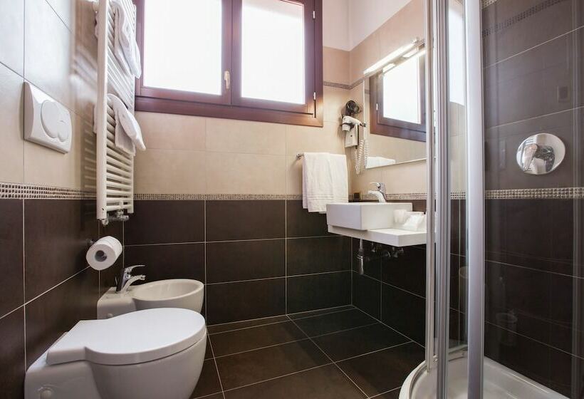 اتاق استاندارد چهار تخته, Torino