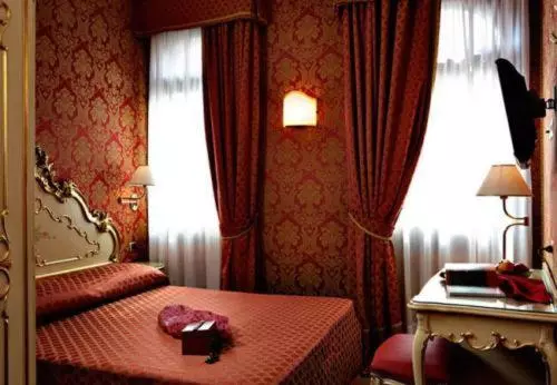 اتاق عادی, Torino