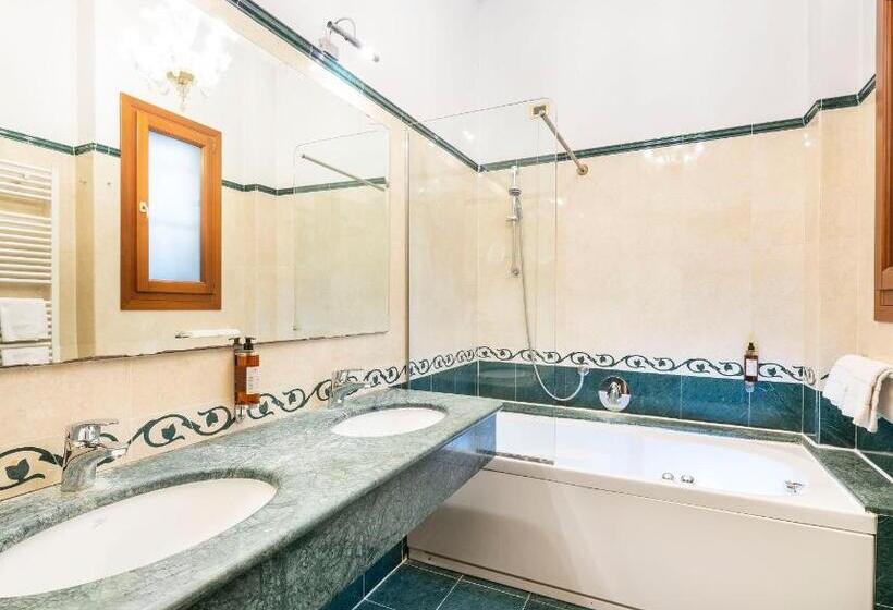 اتاق استاندارد چهار تخته, Torino