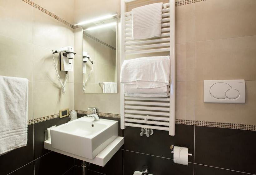 اتاق استاندارد چهار تخته, Torino