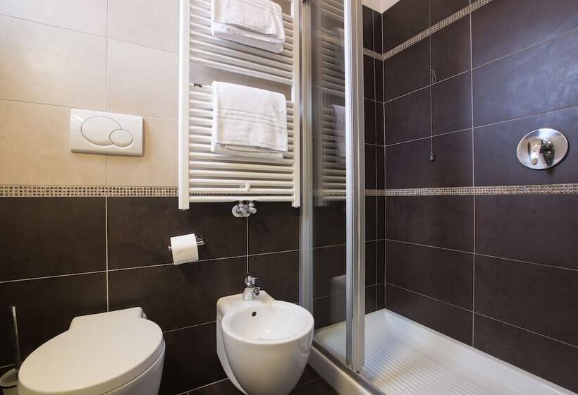 اتاق استاندارد چهار تخته, Torino