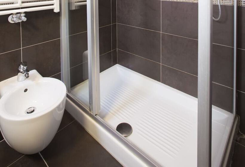 اتاق استاندارد چهار تخته, Torino