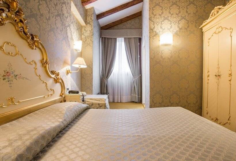 اتاق استاندارد چهار تخته, Torino