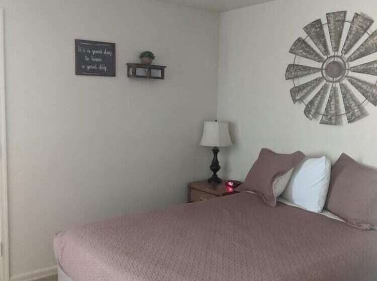 غرفة ديلوكس, Little Daisy Motel