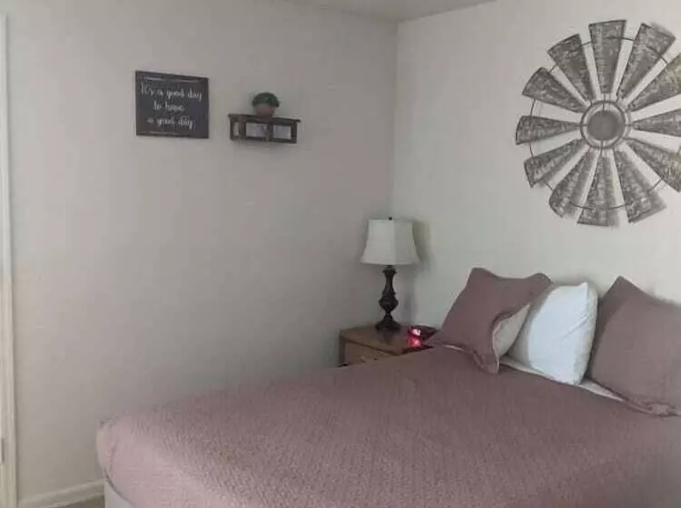 デラックスルーム, Little Daisy Motel