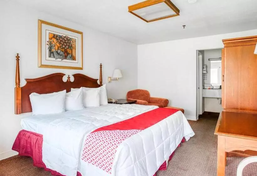 キングサイズベッドのスタンダードルーム, OYO Hotel San Antonio East