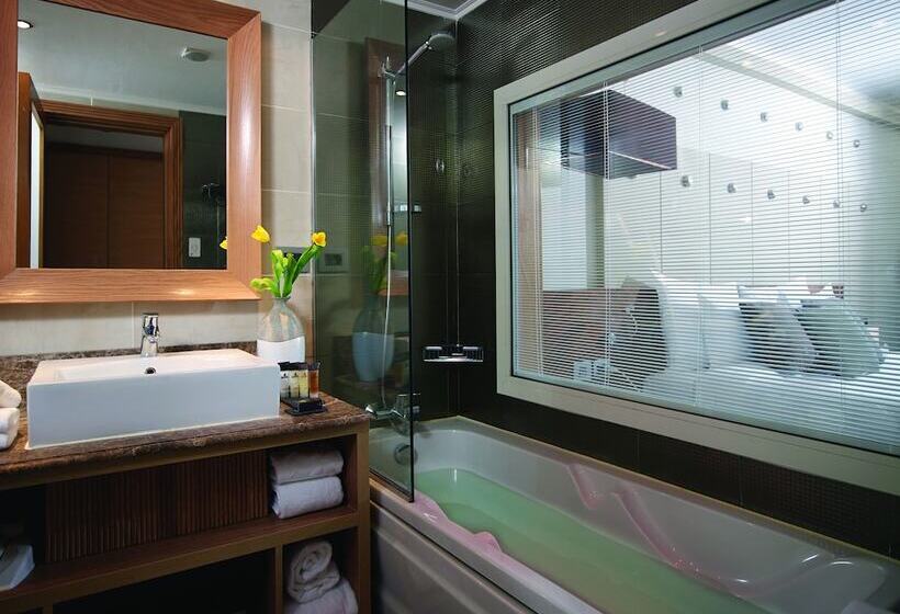 Standard swim-up room, Coral Sea Imperial Coral Sea Sensatori