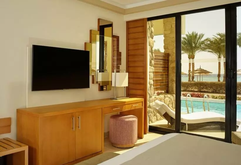 Standard swim-up room, Coral Sea Imperial Coral Sea Sensatori