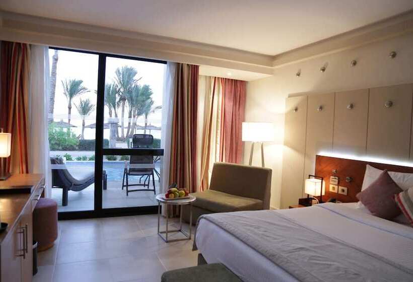 Standard swim-up room, Coral Sea Imperial Coral Sea Sensatori