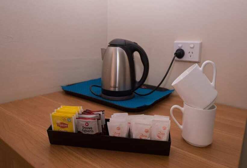 غرفة عائلية, 3 Sisters Motel