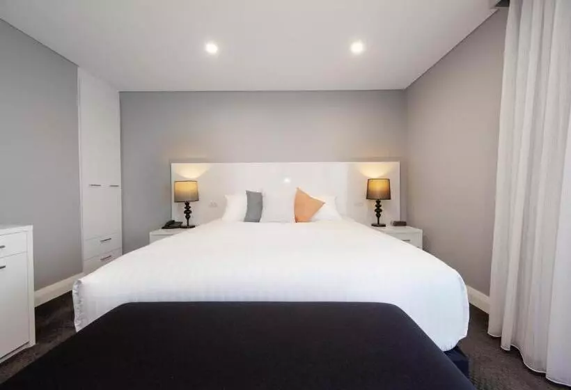 اتاق استاندارد با تخت بزرگ, Canberra Rex