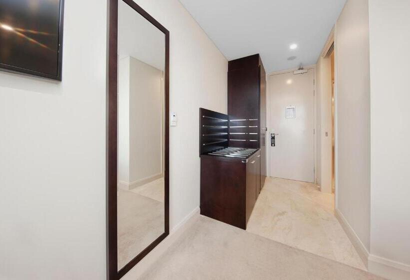 标准间, Canberra Rex