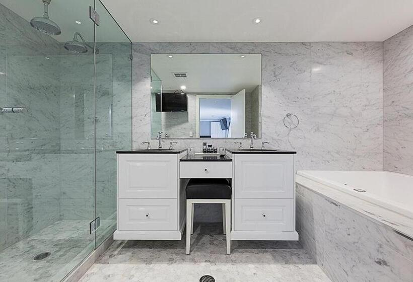 带按摩浴盆的套房, Canberra Rex