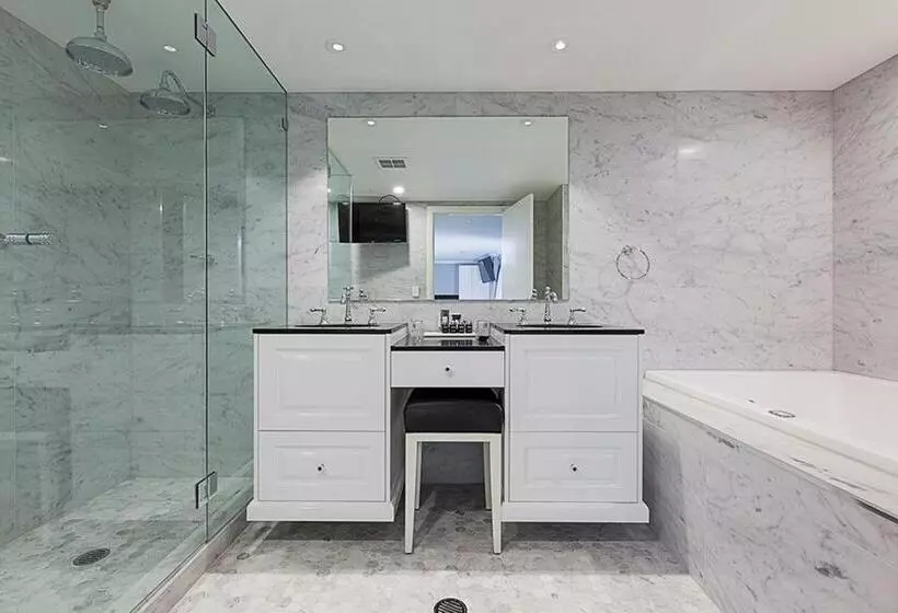 سوئیت با وان آب گرم, Canberra Rex
