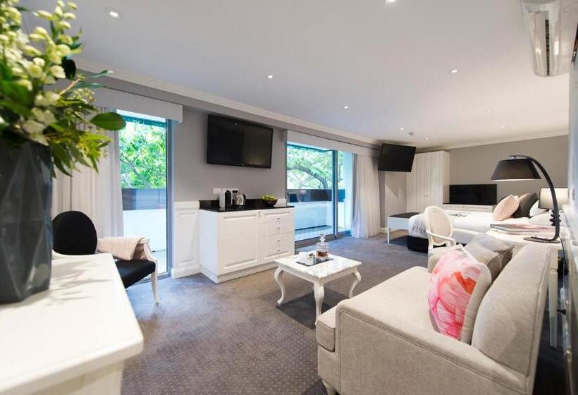 带按摩浴盆的套房, Canberra Rex