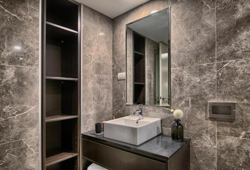 带大床的套房, Canberra Rex