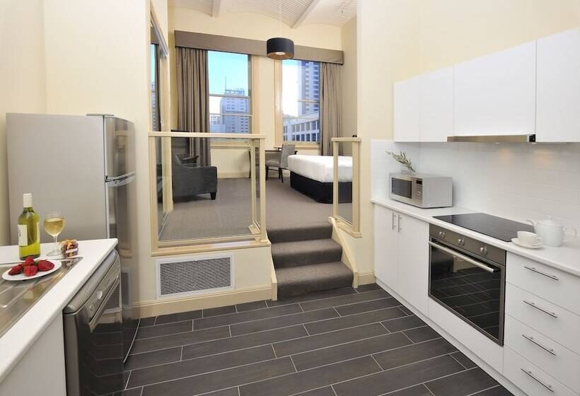이그제큐티브 스튜디오, Grand Hotel Melbourne