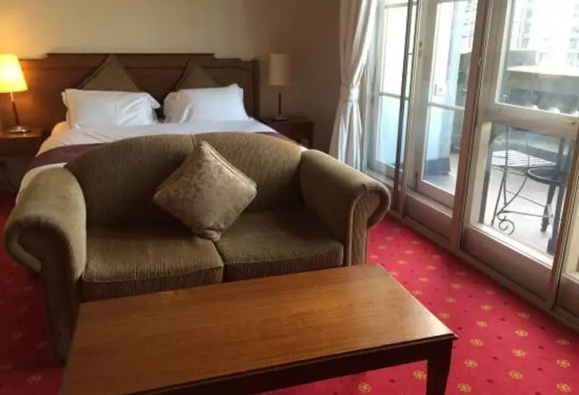 スタンダードスタジオ, Grand Hotel Melbourne