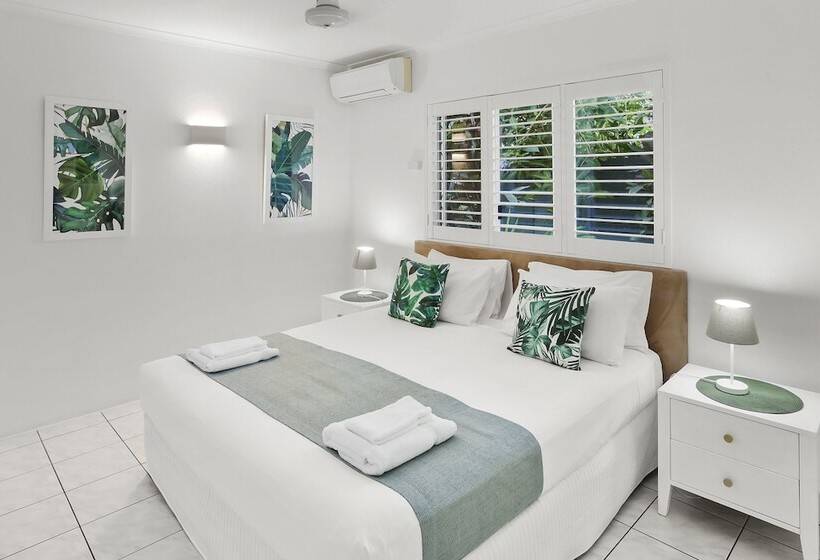 דירת חדר, Agincourt Beachfront Apartments