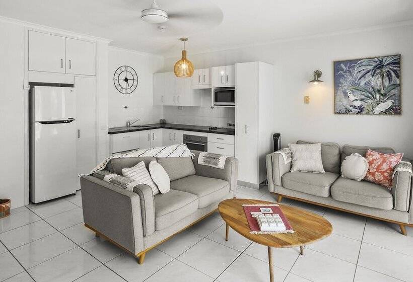 דירת חדר, Agincourt Beachfront Apartments