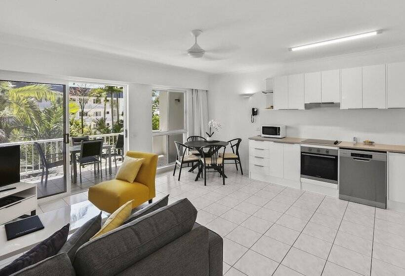 דירת חדר נוף לגינה, Agincourt Beachfront Apartments