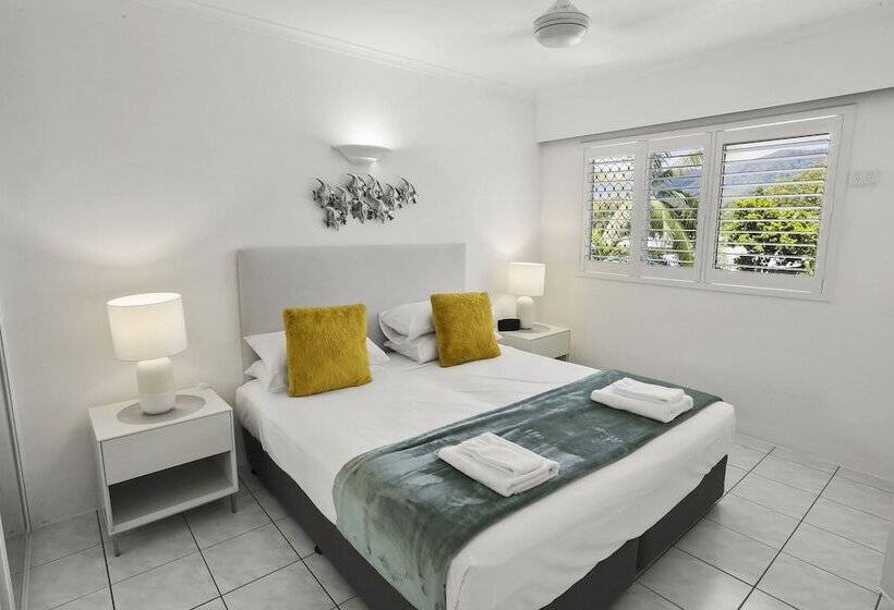 דירת חדר נוף לגינה, Agincourt Beachfront Apartments