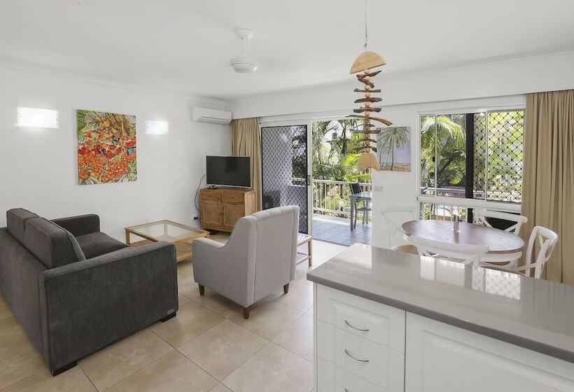 דירת חדר נוף לגינה, Agincourt Beachfront Apartments