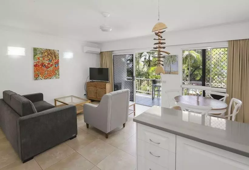 庭の見える１ベッドルームアパートメント, Agincourt Beachfront Apartments