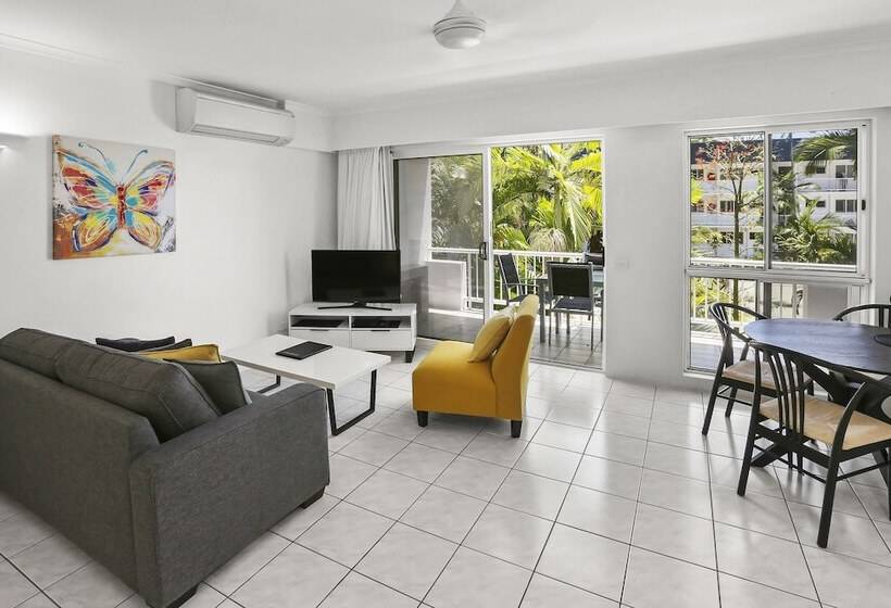 דירת חדר נוף לגינה, Agincourt Beachfront Apartments