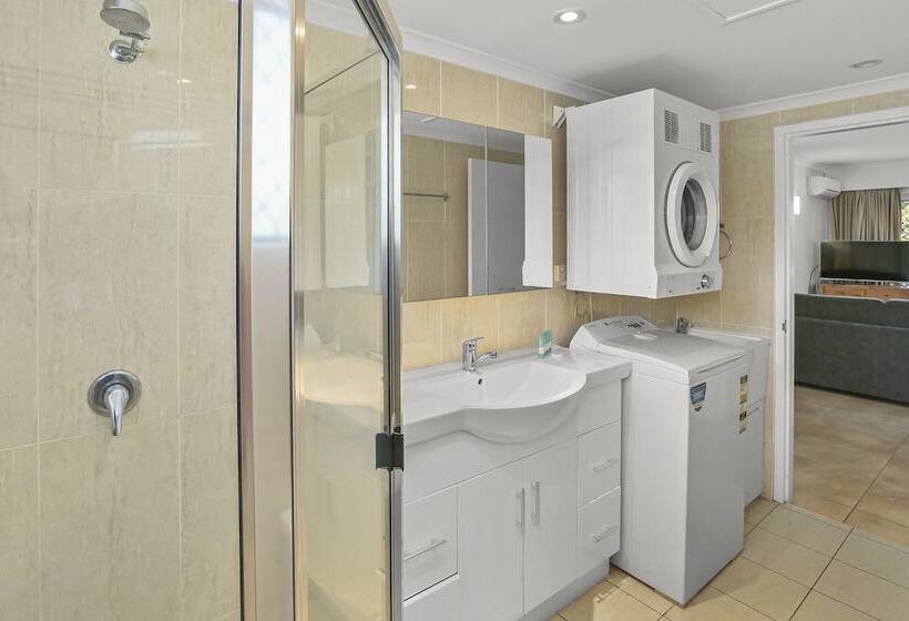 דירת חדר נוף לגינה, Agincourt Beachfront Apartments