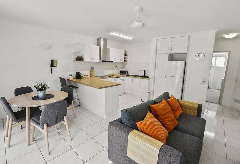 דירת חדר נוף לים, Agincourt Beachfront Apartments