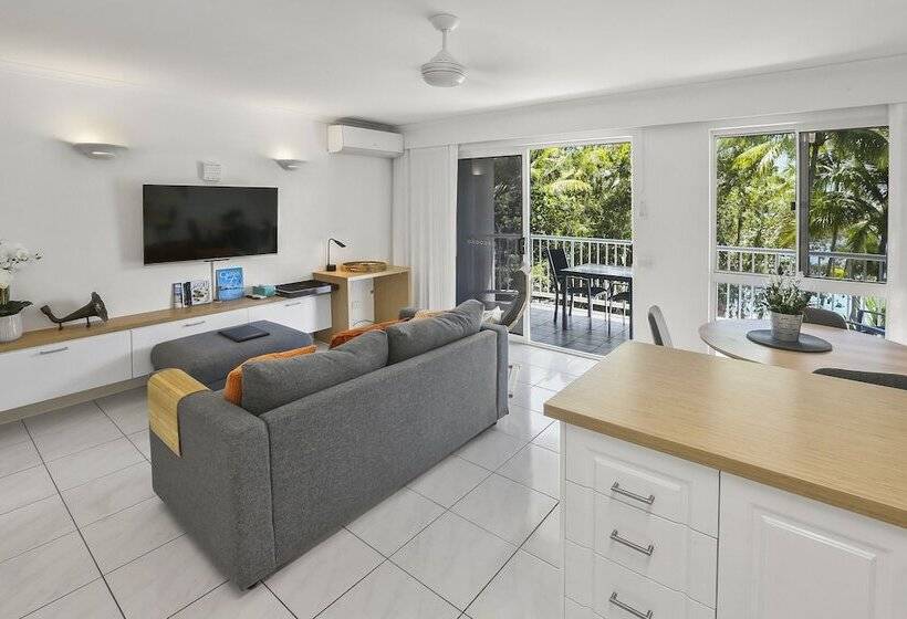 דירת חדר נוף לים, Agincourt Beachfront Apartments