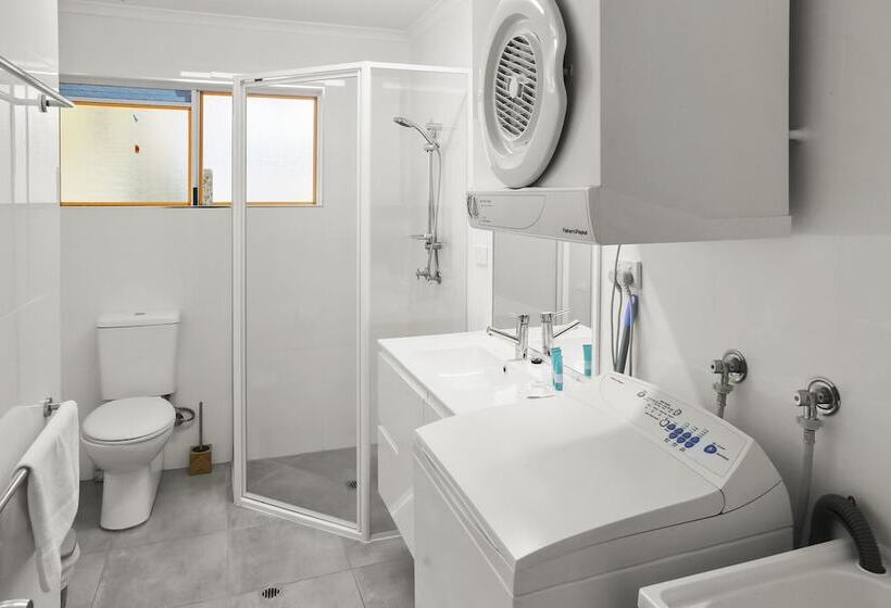 דירת חדר נוף לים, Agincourt Beachfront Apartments