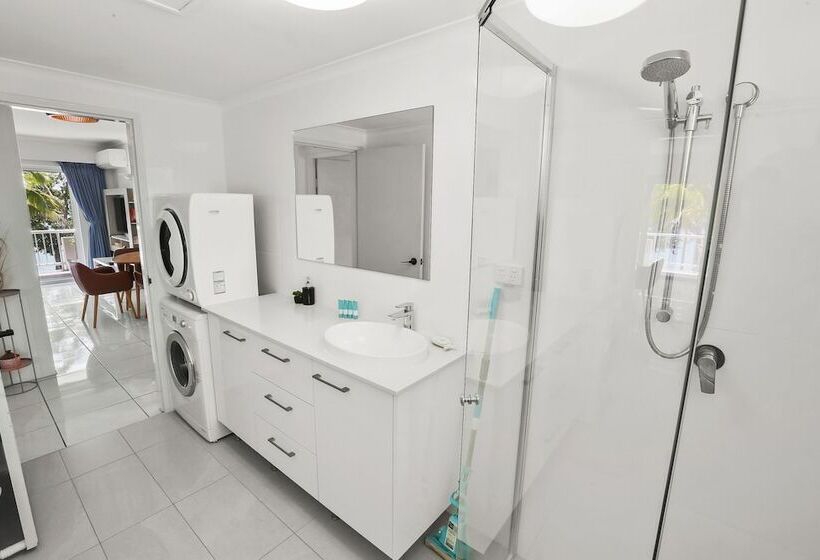 דירת חדר, Agincourt Beachfront Apartments