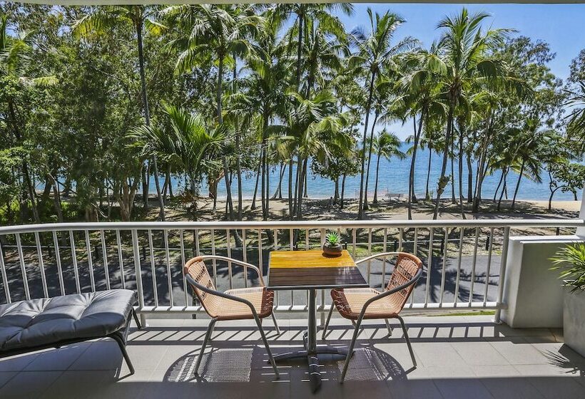 דירת חדר, Agincourt Beachfront Apartments