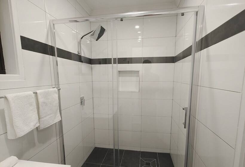 スタンダードルーム, Coachman Motel And Holiday Units