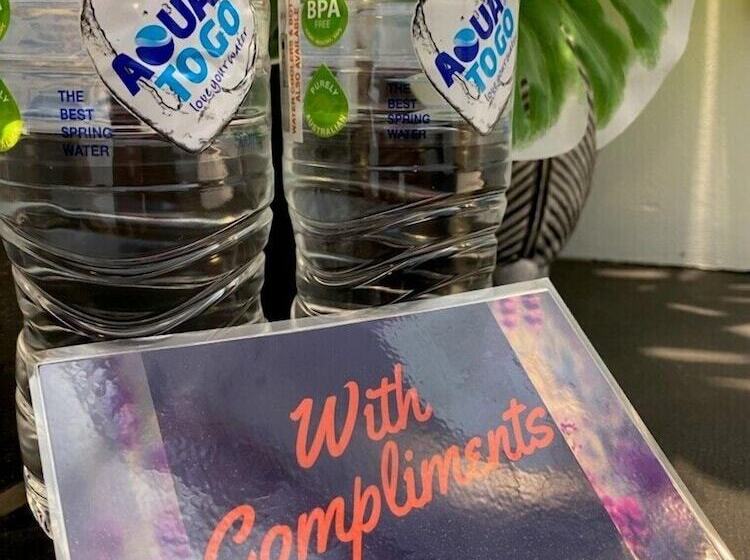 اتاق استاندارد سه نفره, Elm Court Motel