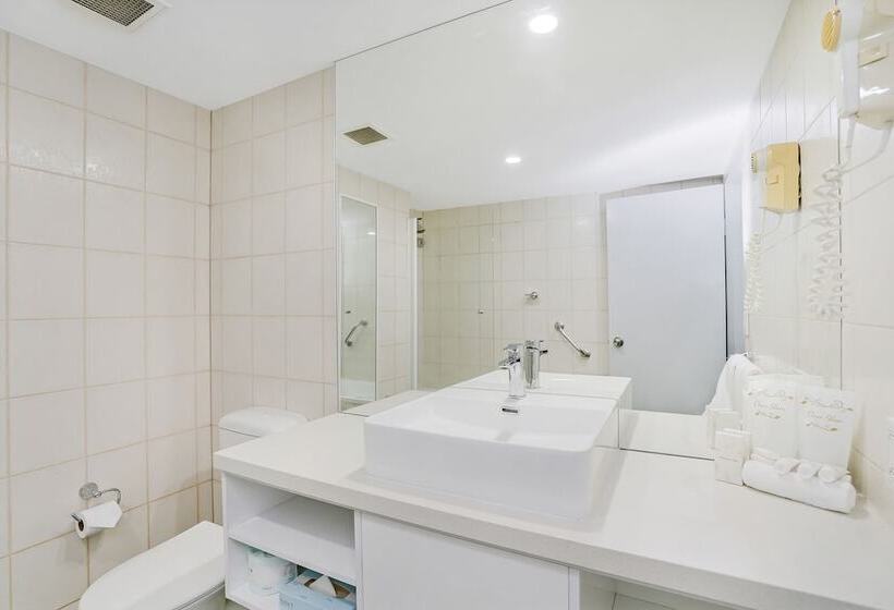 豪华房间, Cairns Sheridan