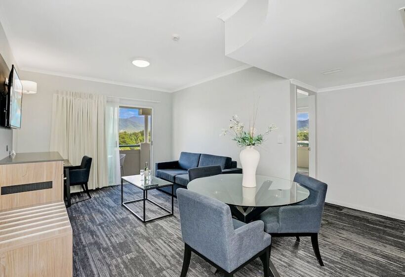 套房, Cairns Sheridan