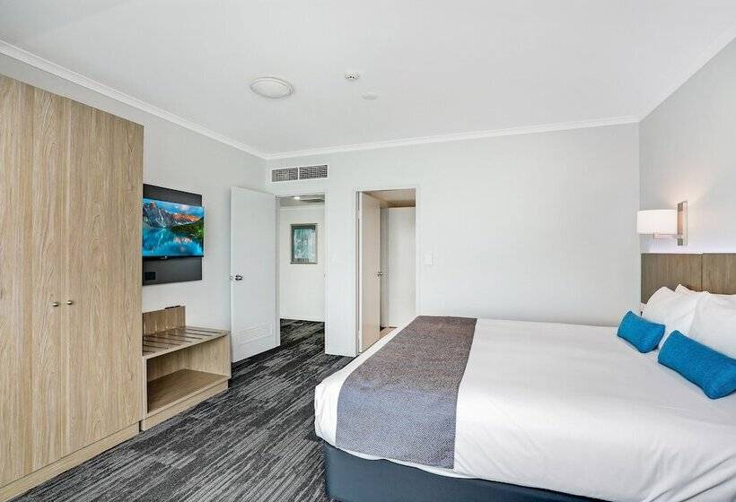 豪华房间, Cairns Sheridan